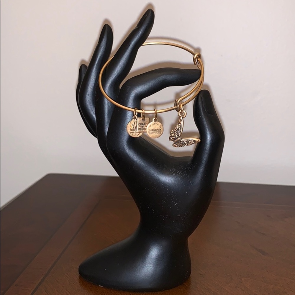 Alex and Ani Braclete